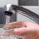 Apa de la robinet poate fi periculoasă. Când să nu o bei